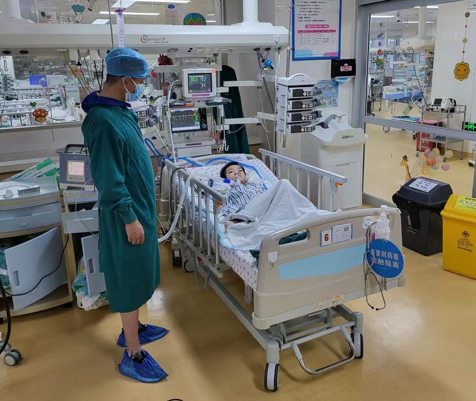 德令哈市跨省救护车出租公司